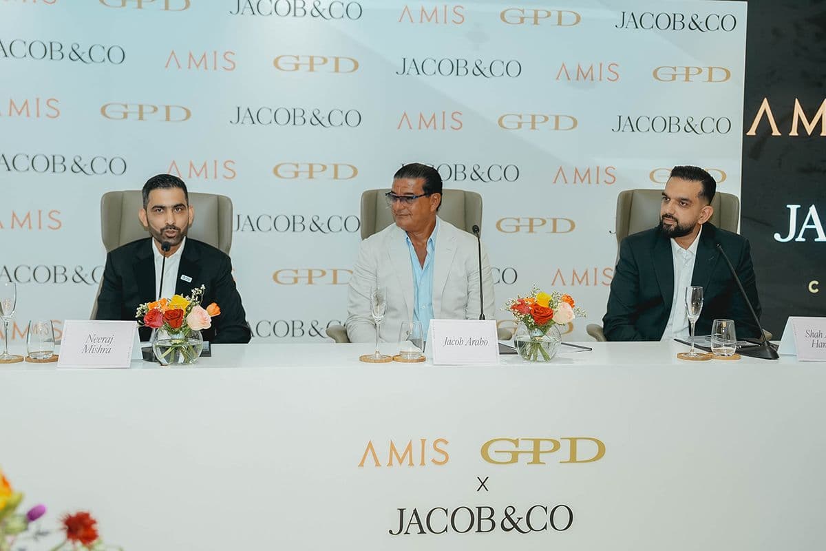 Jacob Arabo and AMIS GPD Development executives at the signing ceremony in Dubai.