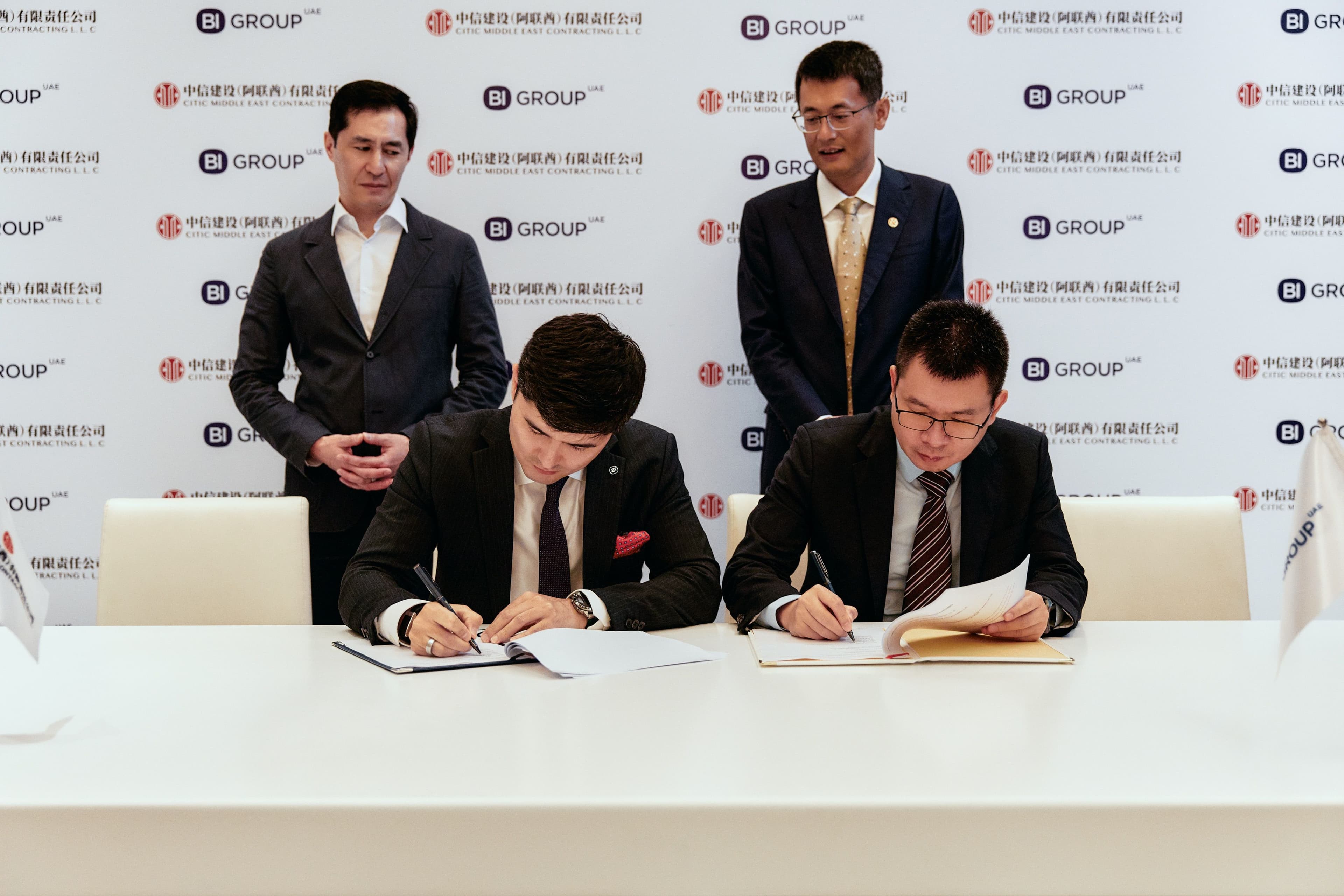 Representatives of BI Group and CITIC Middle East Contracting sign the Memorandum of Understanding for three planned Dubai developments.
