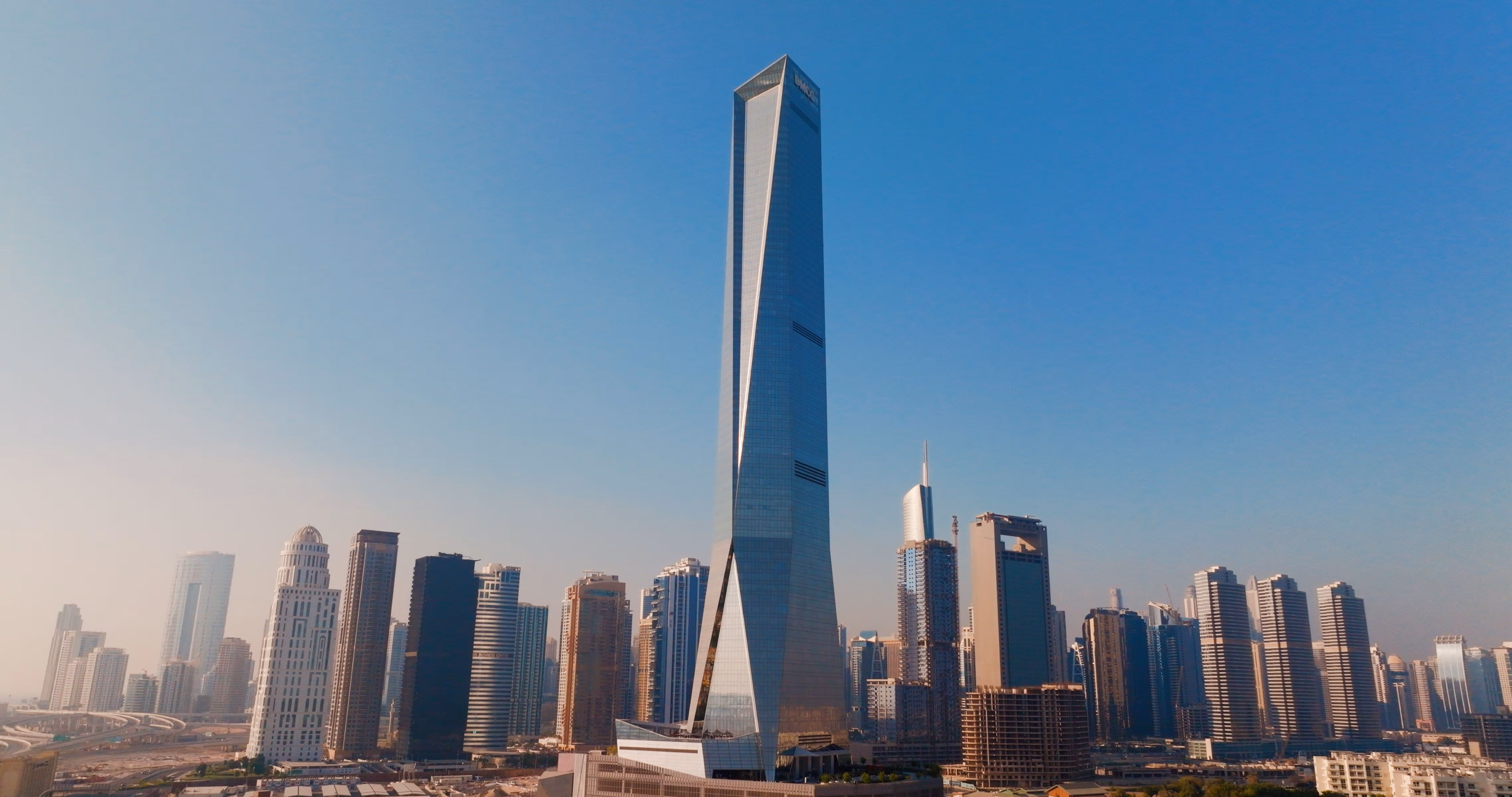 DMCC Adds 1,100 Firms in H1 2025, 700+ Crypto Members, Real Estate Growth