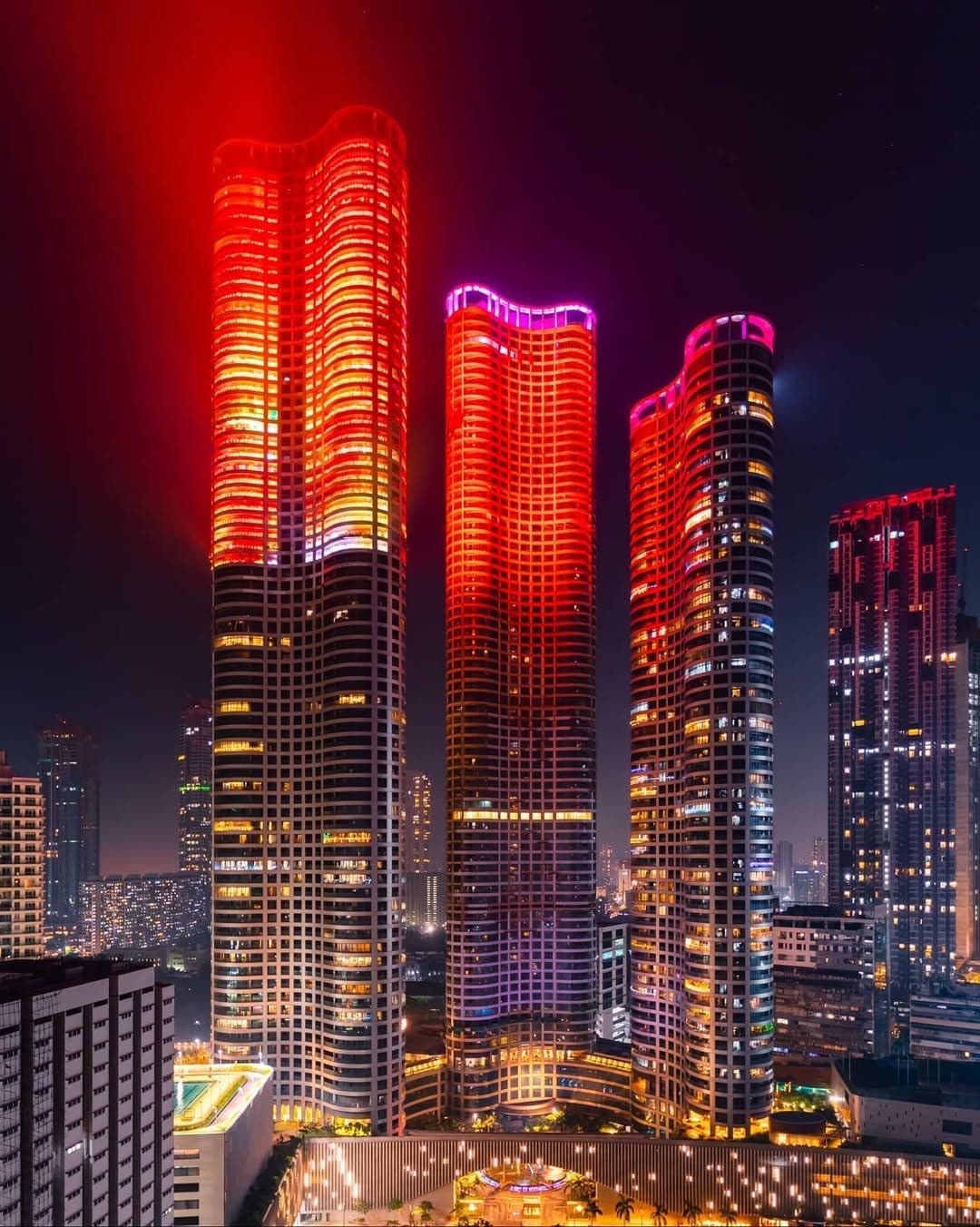 Mumbai skyscrapers lit in synchronized patterns, blending tradition with modern design during the Festival of Lights.