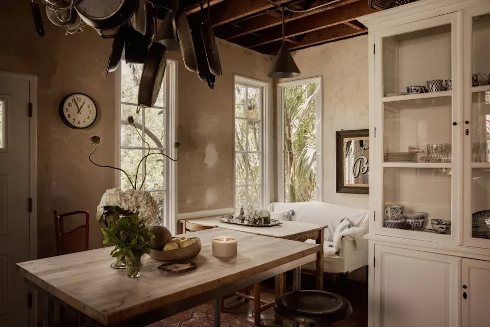 The kitchen features a cozy breakfast nook.