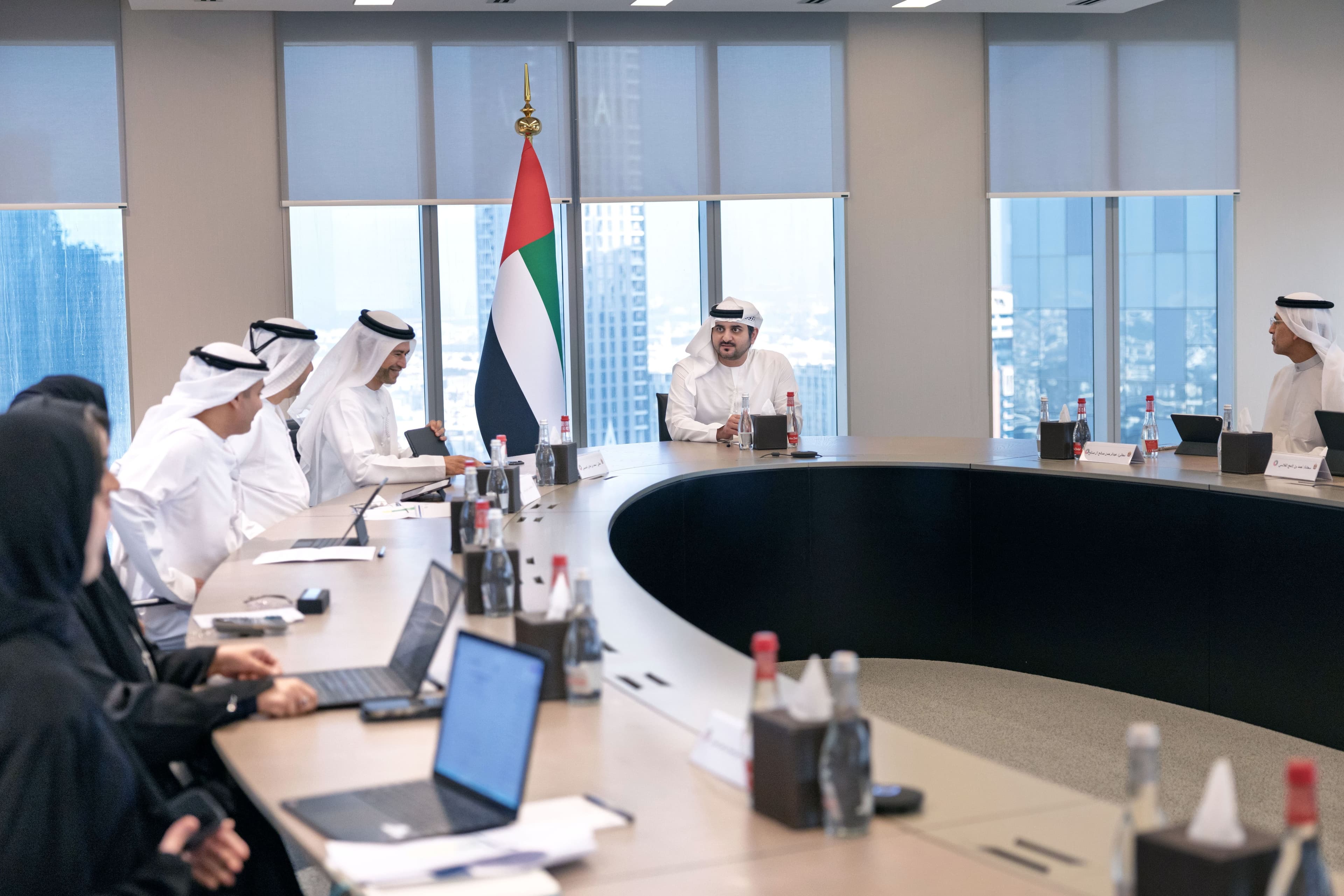 During the meeting, H.H. Sheikh Maktoum reviewed progress on the FTA’s plans to enhance operational systems, expand digital services, and implement highly efficient business models designed to deliver proactive, user-focused tax services.