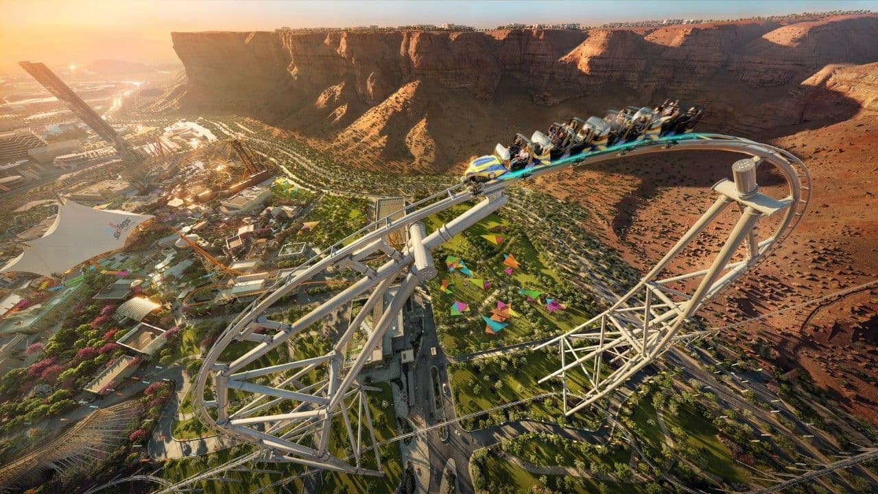 Among the most prominent engineering challenges was Falcon’s Flight, the park’s signature attraction. The ride required specialised cliff-edge foundations, complex steel fabrication, and the precise installation of track sections that now form the world’s