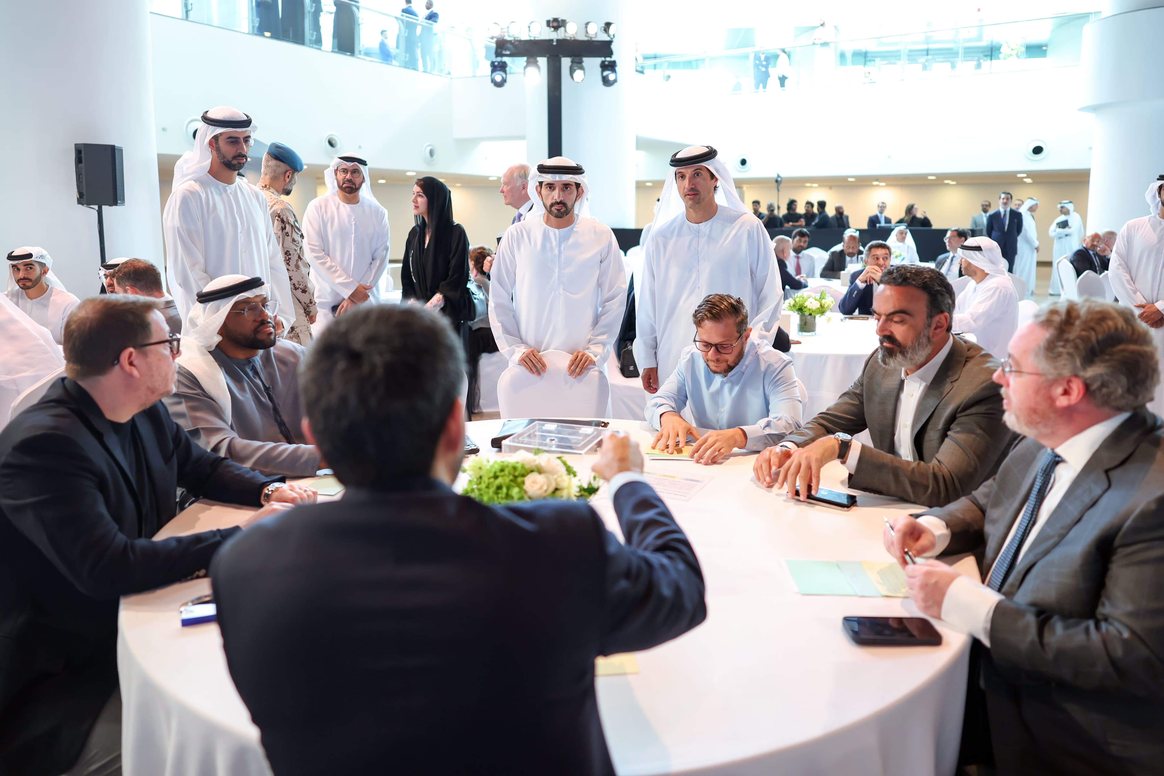 Sheikh Hamdan meets nearly 300 Dubai business leaders in Dubai