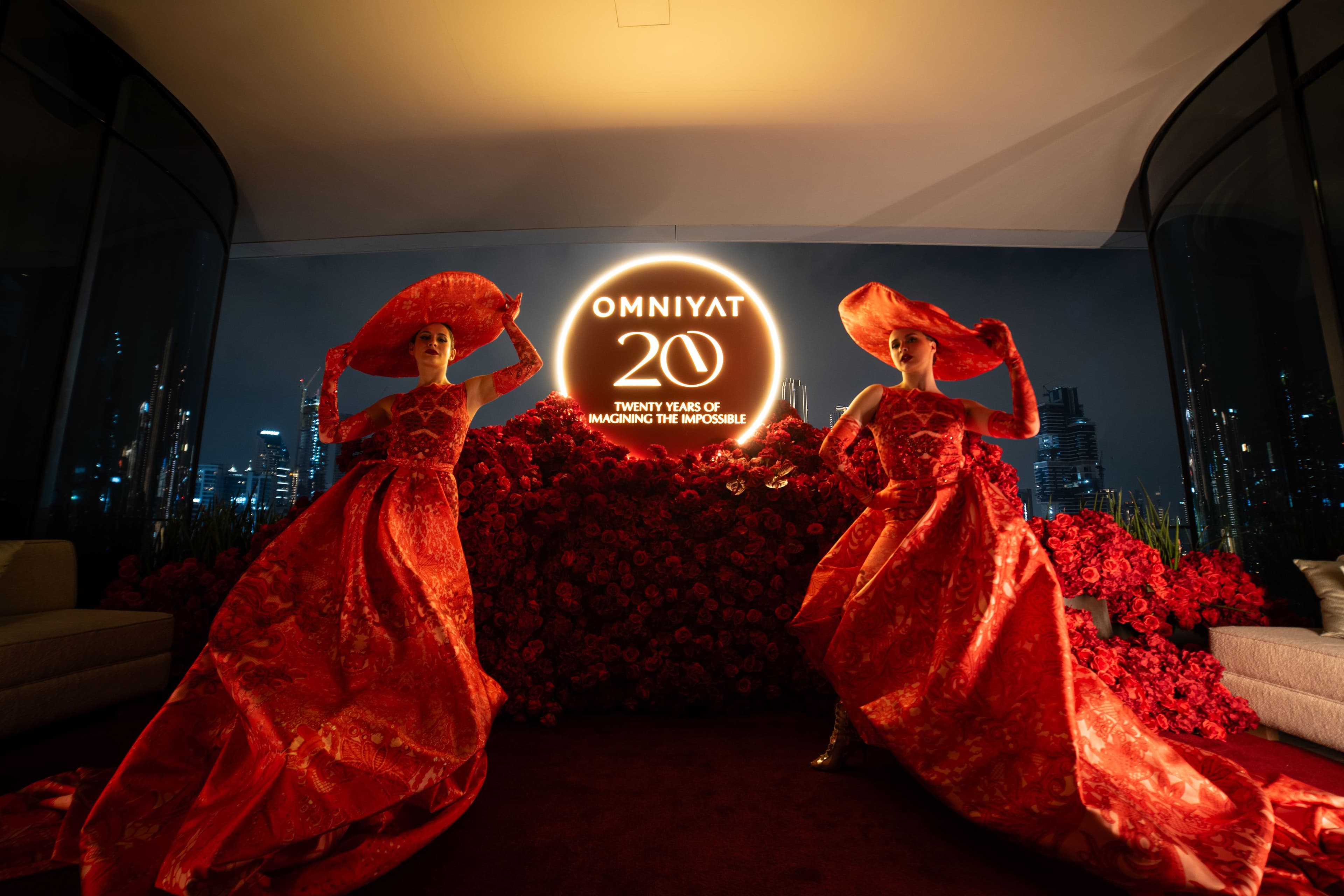 Guests experience a curated culinary journey at Riviera and Jara, where pass-around canapés, tasting moments, and live artistic performances transformed the evening into an immersive celebration.