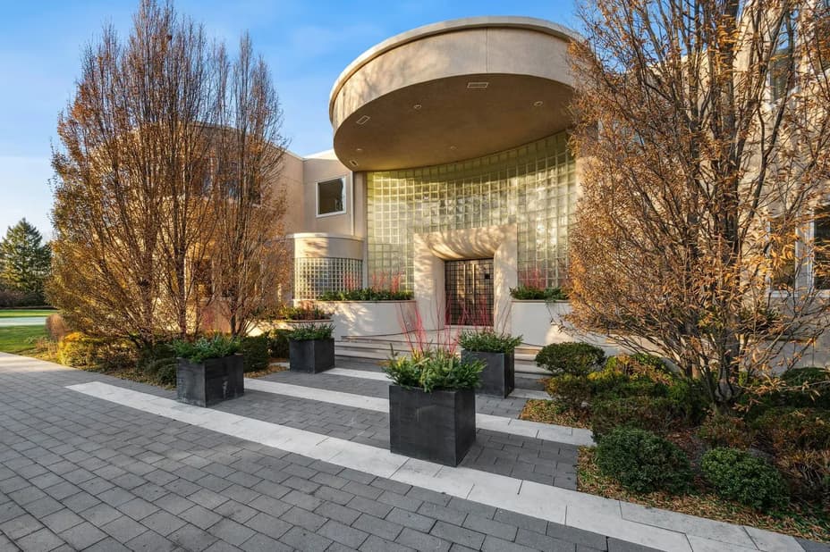 Michael Jordan's Former Mansion