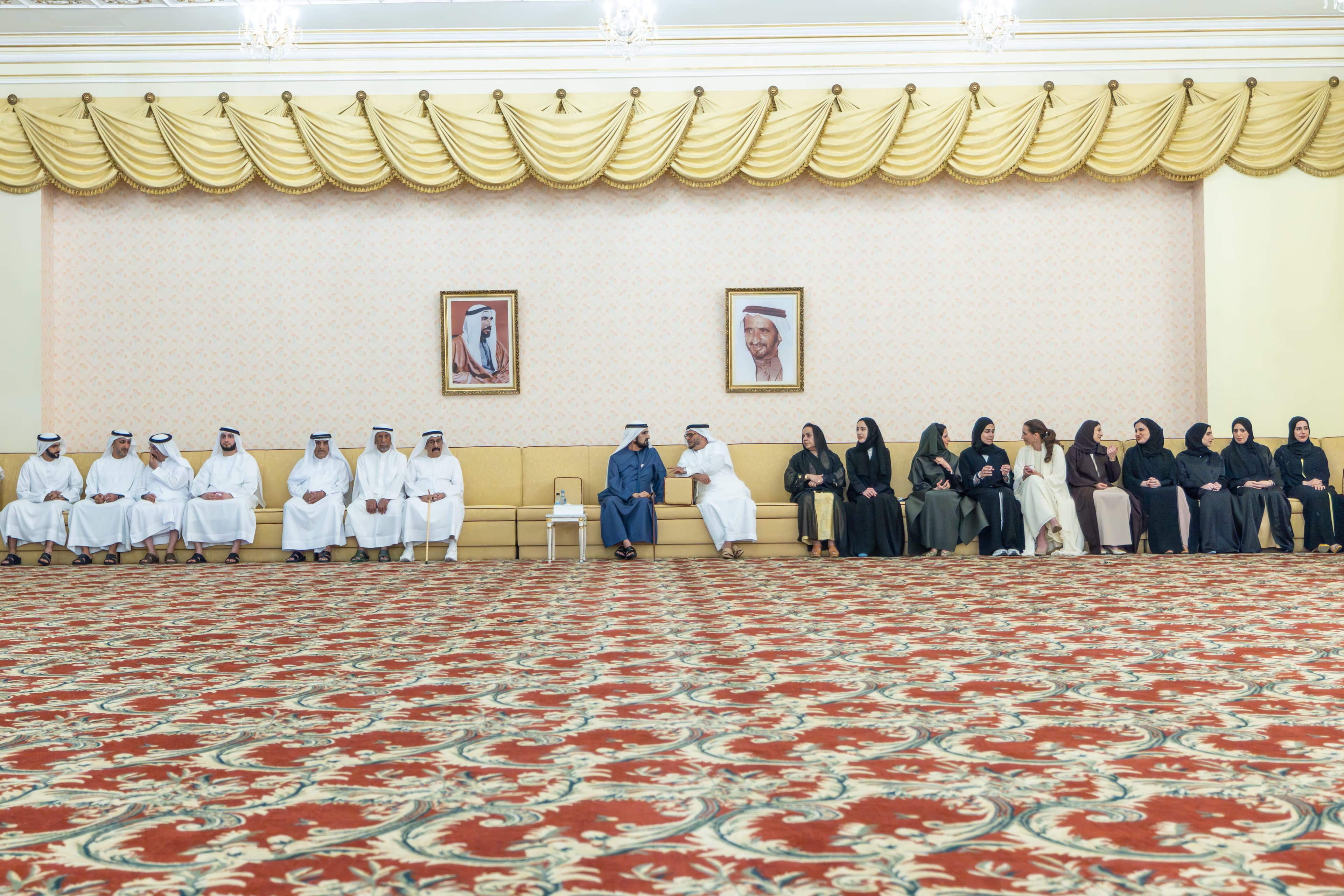 Mohammed bin Rashid Meets Investors, Officials to Discuss UAE Growth