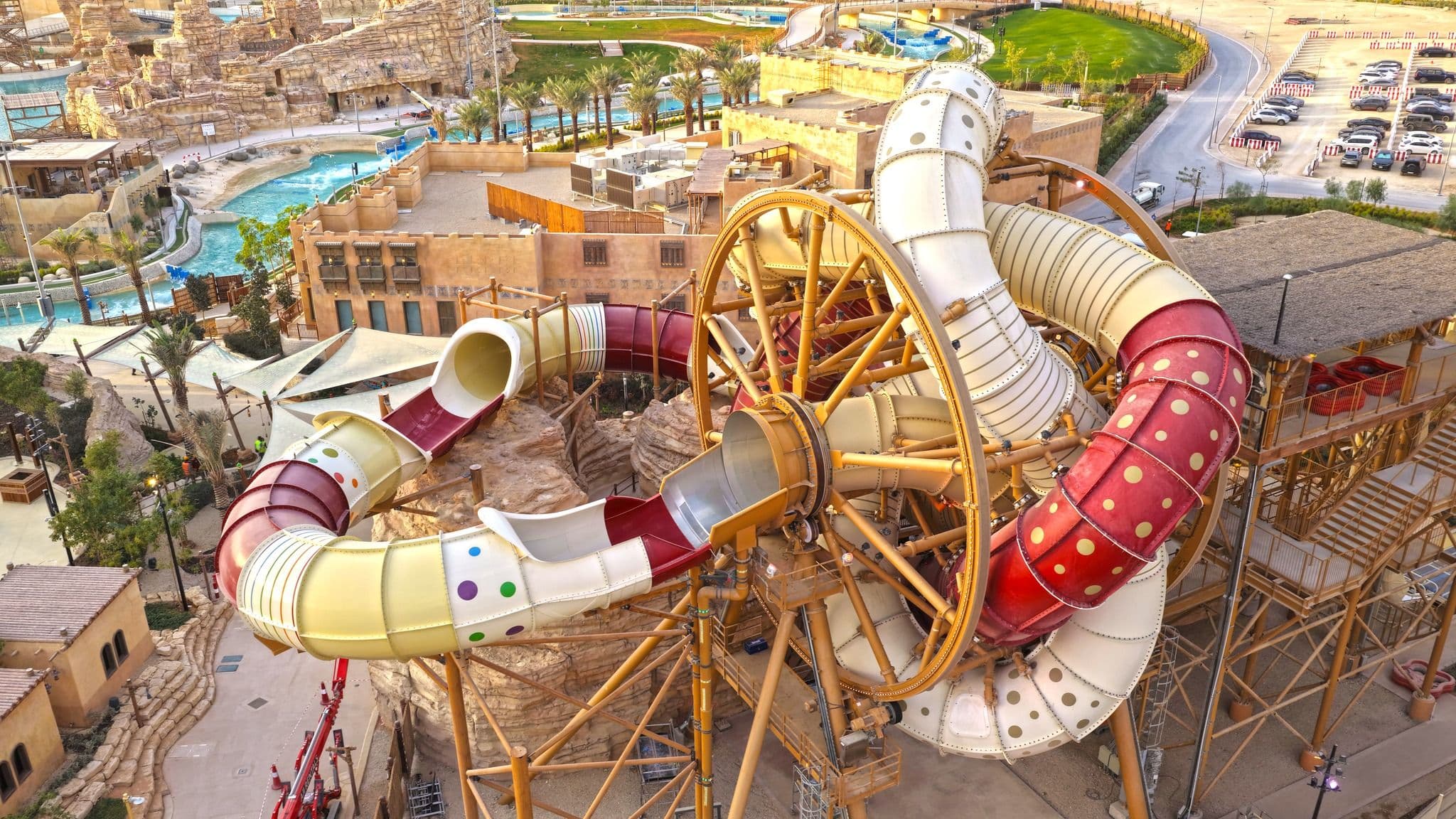 Junoon Drop, the world’s tallest Family Master Blaster, highlights the park’s innovation.