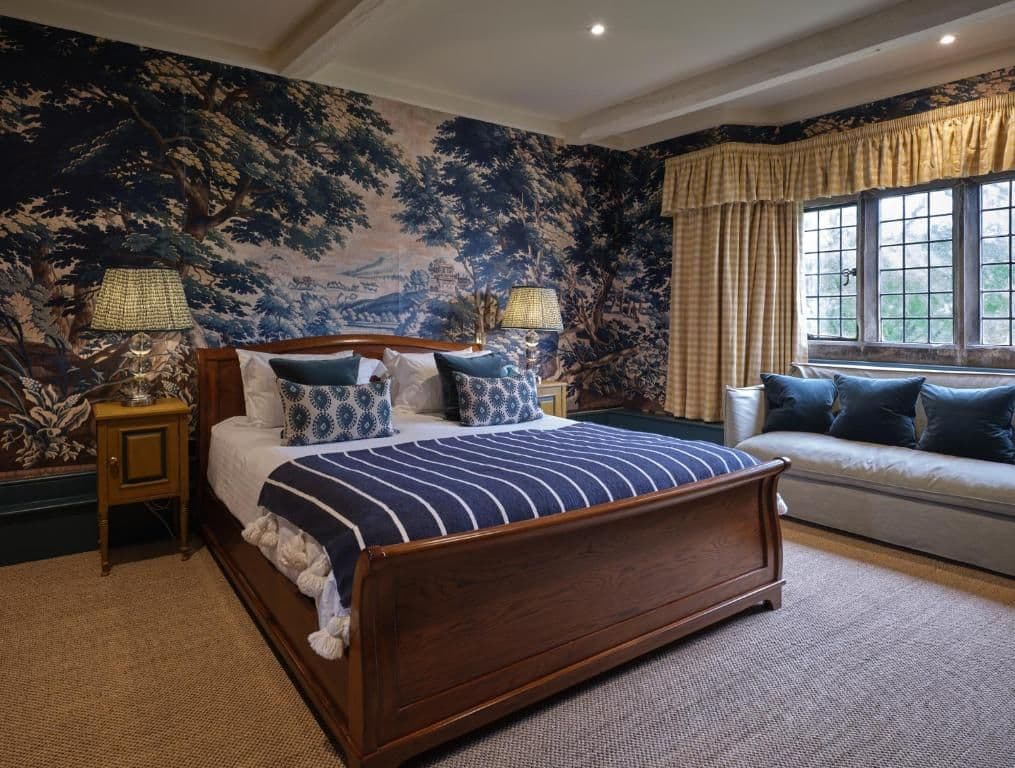 The Old Bell Hotel room