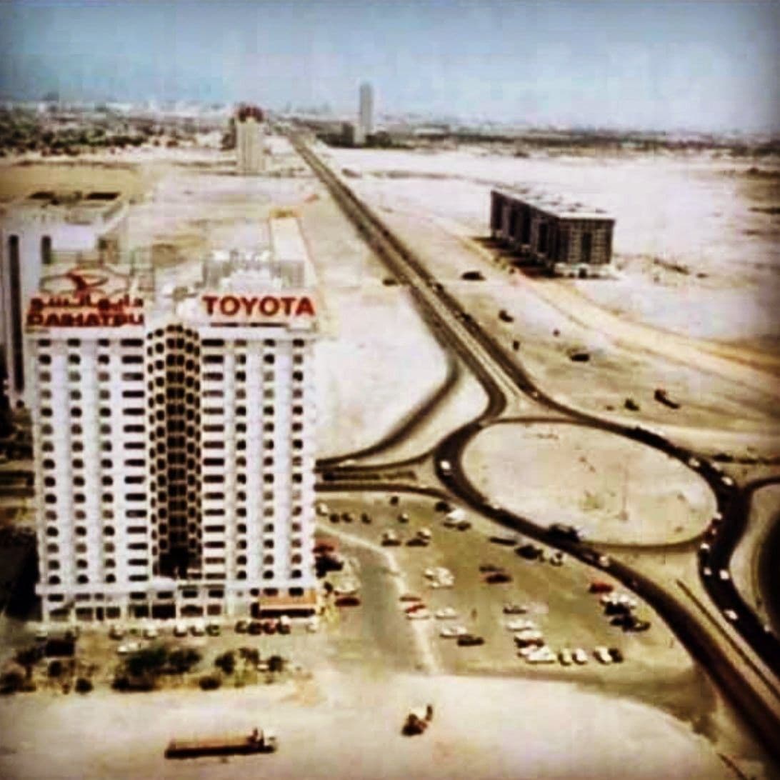 Before the skyscrapers: A vintage look at Sheikh Zayed Road and the Defence Roundabout, 1974.