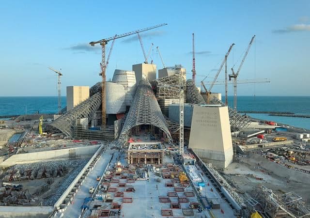 Steel frameworks reveal the complex geometry of Guggenheim Abu Dhabi’s sculptural forms.