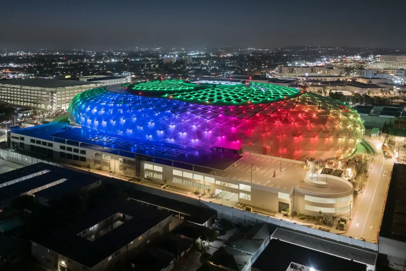 Diagrid roof and surrounding public plaza 