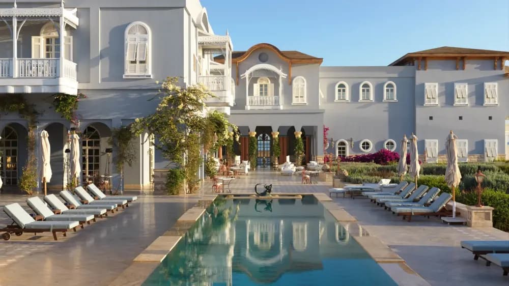 The pastel-blue façade of La Maison Bleue stands against El Gouna’s coastline, setting the tone for its artistic and luxurious identity.
