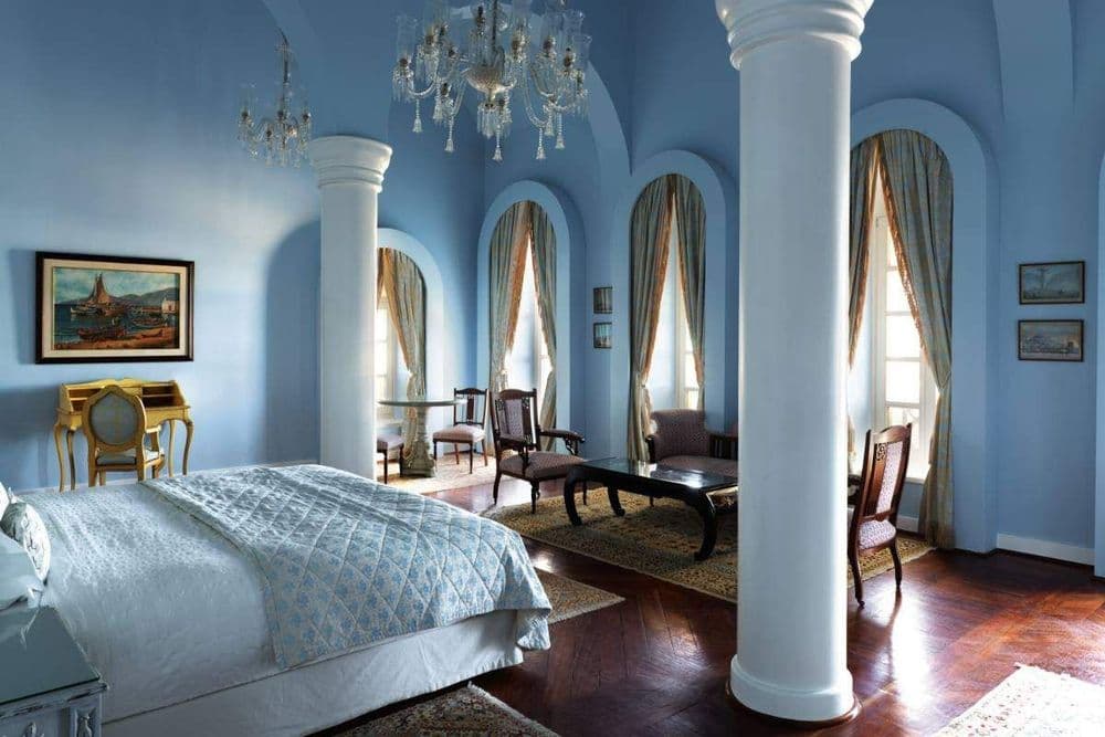 One of the individually designed suites showcases high ceilings, parquet floors and a seamless indoor–outdoor connection.