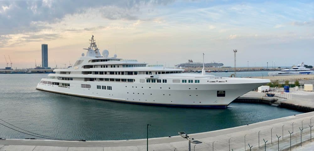 Luxury Yacht 