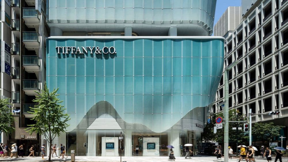 Tiffany & Co Ginza façade wrapped in Tiffany Blue curved glass panels.