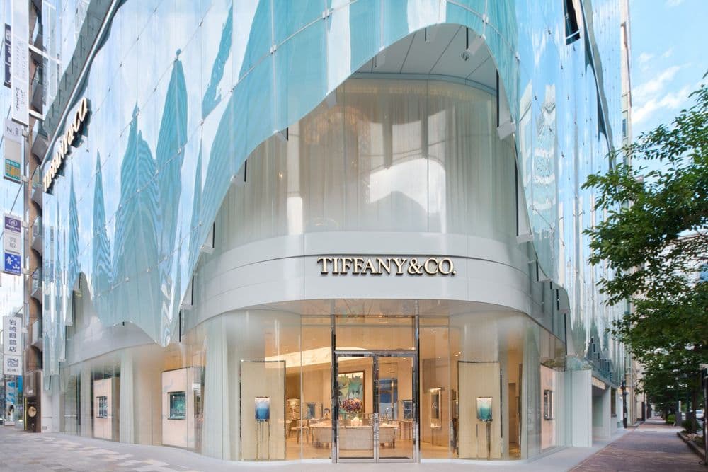 Located on a corner site in Ginza. Photo by Daici Ano