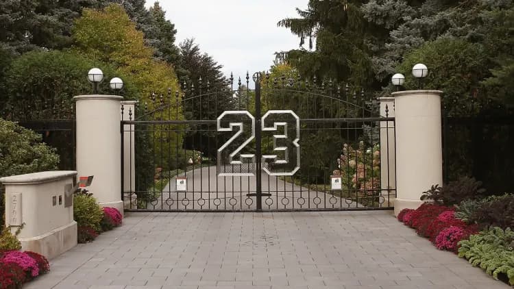 Michael Jordan's Former Mansion Becomes Luxe Airbnb Retreat