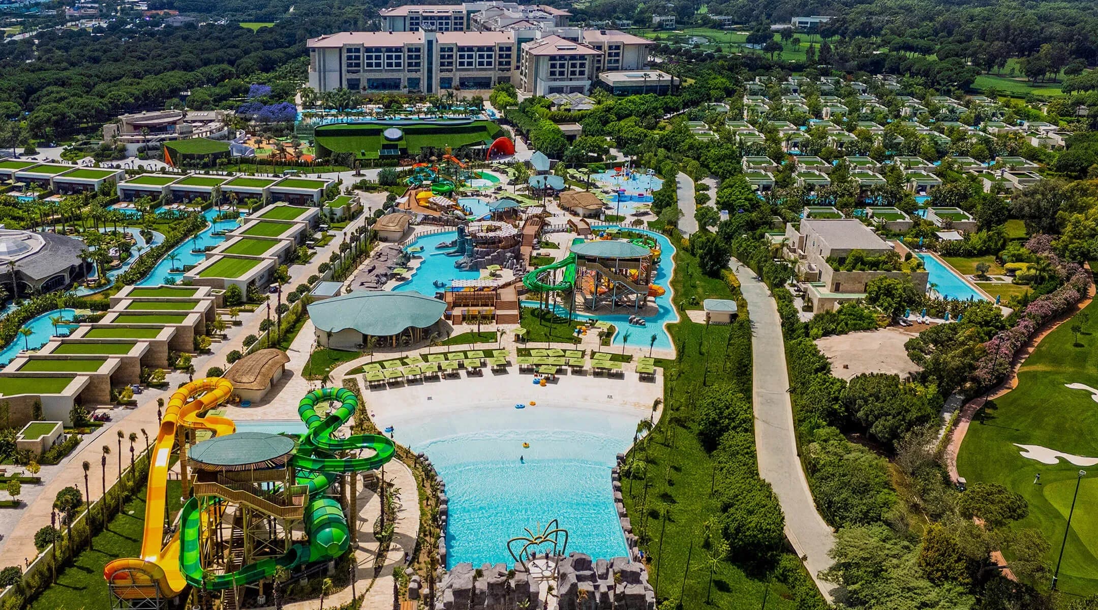 For leisure and entertainment, the resort features a water park, themed pool parties, concerts, live music performances and stage shows.