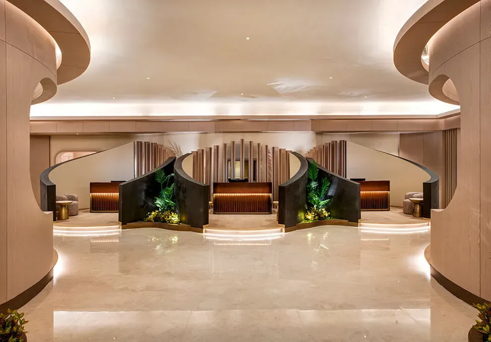 Regnum The Crown includes spa and wellbeing facilities, with Visit Antalya highlighting a 4,500-square-metre spa featuring Turkish hammams, saunas, and steam rooms.
