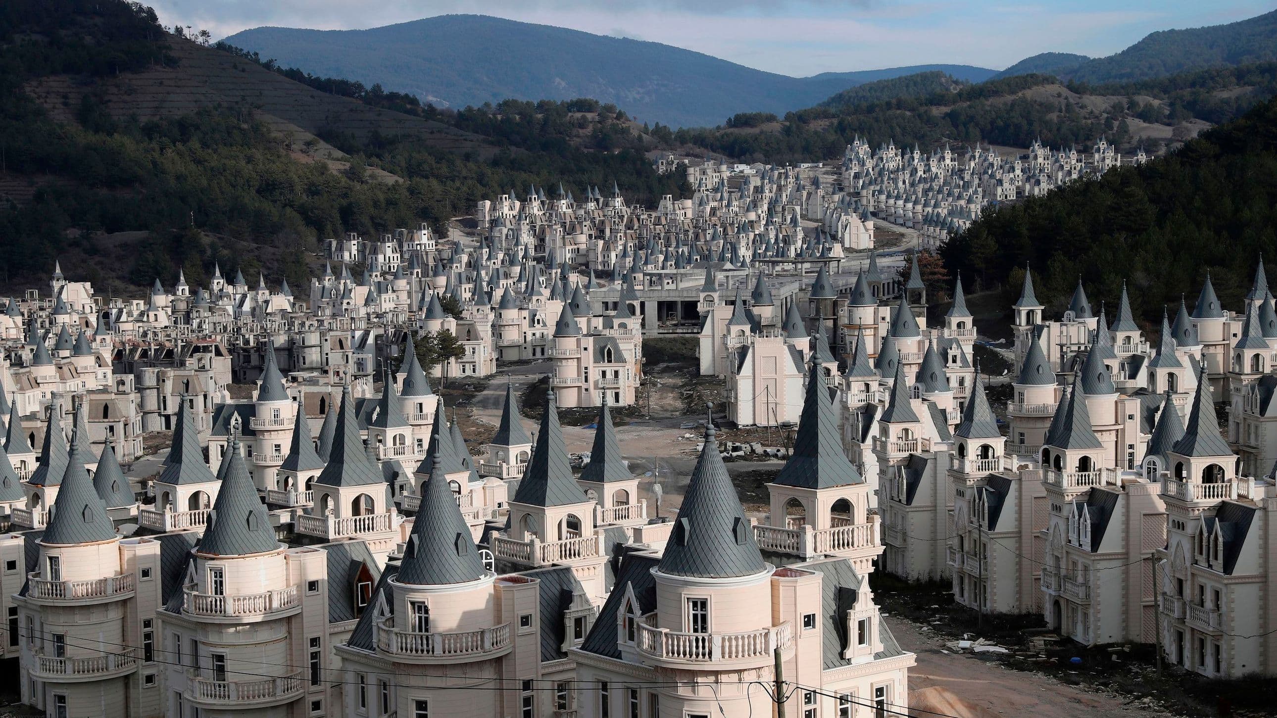 Burj Al Babas: Türkiye’s Unfinished Castle City and a Lesson in Excess