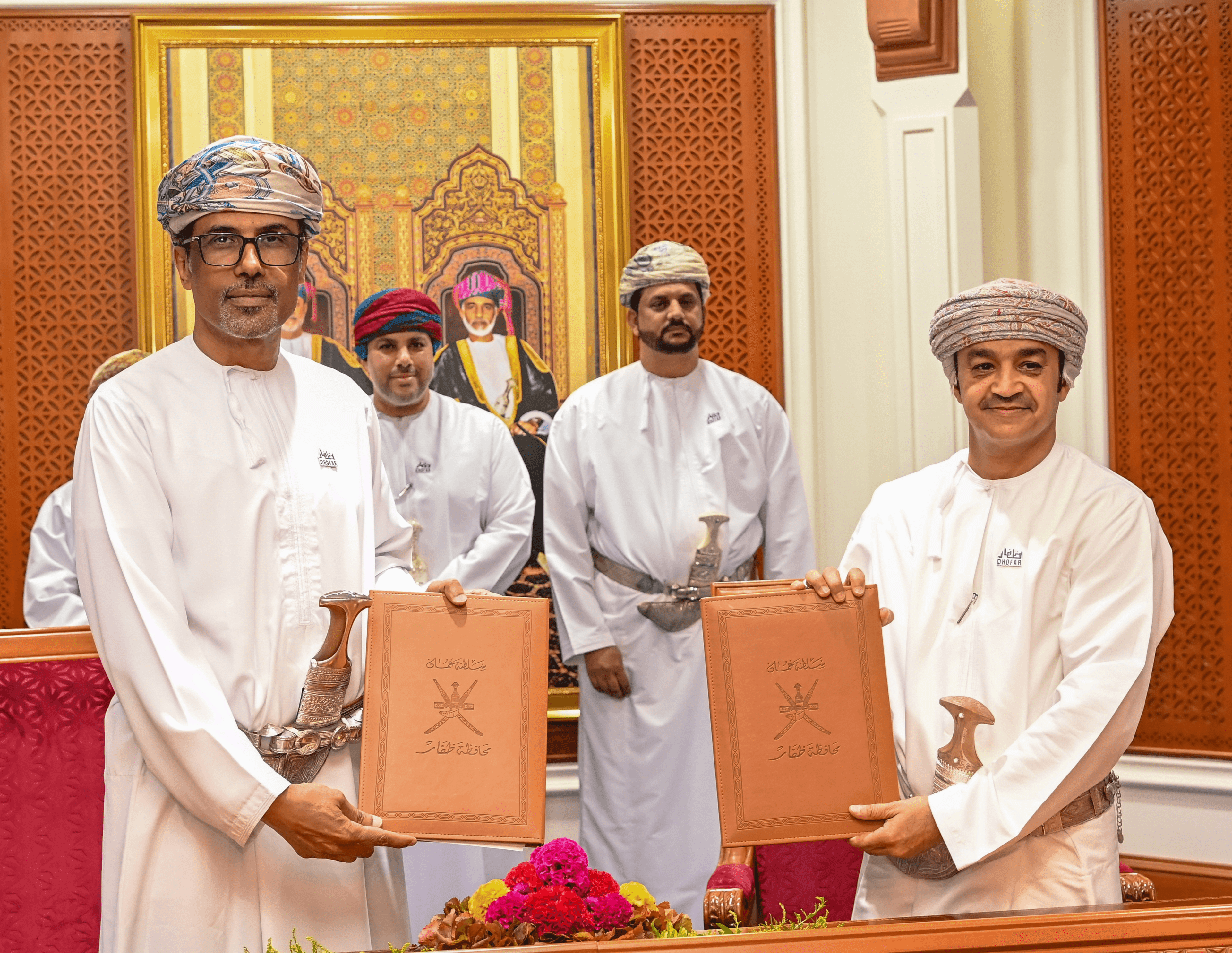 The agreement was signed by Dr. Ahmed bin Mohsen Al Ghassani, Chairman of Dhofar Municipality, and Eng. Yasser bin Said Al Barami, the project financier.