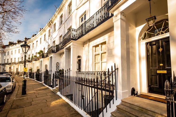 UK House Prices Experience 4% Annual Growth Amid Stamp Duty Changes